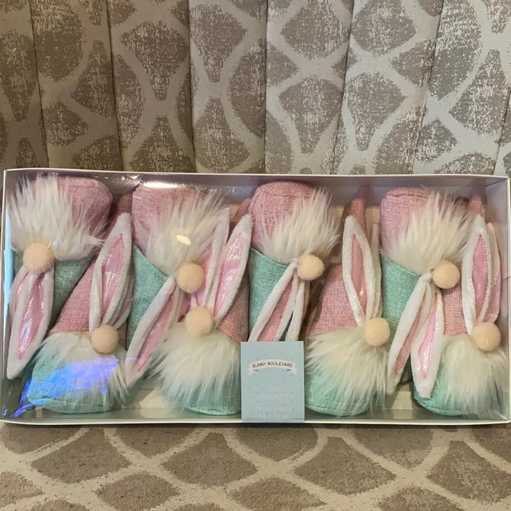 ~Bunny Boulevard~ 6 Ft. Bunny Troll Garland